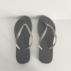 Havaianas Slim Flip Flops in Charcoal and Silver